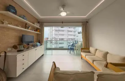 Apartamento com varanda na praia das astúrias de 3 quartos (1 suíte), 1 vaga, guarujá-sp.