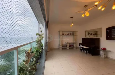 Apartamento com varanda e vista mar na beira mar da praia das pitangueiras, guaruja