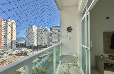 Apartamento com varanda e vista mar a uma quadra da praia das pitangueiras de 2 quartos com 1 vaga,