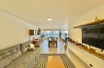 Apartamento reformado frente mar com varanda vista mar na Praia das Asturias, Guaruja