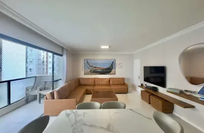 Apartamento com varanda e lazer a duas quadras da praia das pitangueiras, guaruja