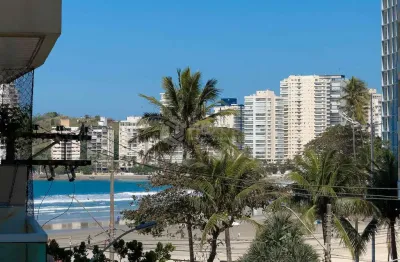 Apartamento com varanda e vista mar na quadra-mar da praia das pitangueiras de 2 quartos (1 suíte),