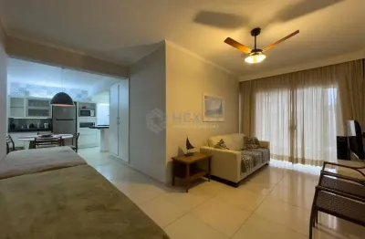 Apartamento com varanda, vista mar e reformado a duas quadras da praia das pitangueiras, guarujá-sp