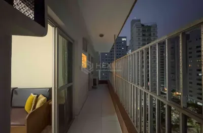 Apartamento com varanda e vista livre a duas quadras da praia das pitangueiras, guaruja