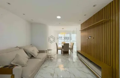 Apartamento reformado com varanda e lazer na quadra mar da praia das pitangueiras, guaruja