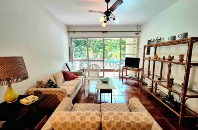 Apartamento com varanda e lazer na quadra mar da praia das pitangueiras, guaruja