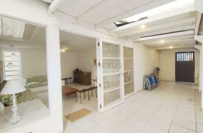 Apartamento com quintal na praia das pitangueiras, guaruja