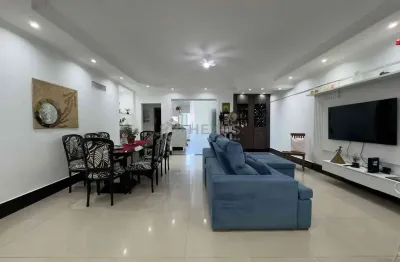 Apartamento reformado com varanda gourmet e lazer na praia das pitangueiras, guaruja