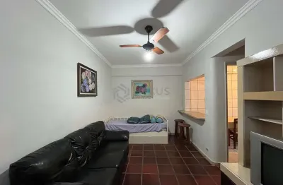 Apartamento com despesas baixas a duas quadras da praia das pitangueiras, guaruja
