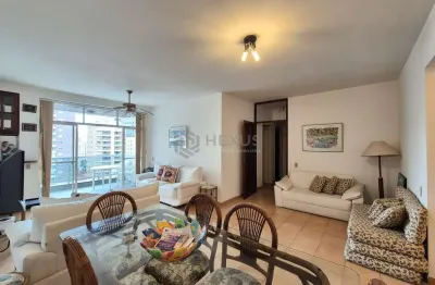 Apartamento com varanda e lazer na praia das pitangueiras, guaruja