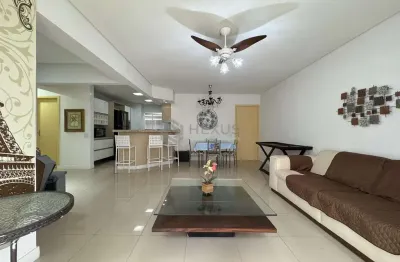 Apartamento reformado com varanda e vista mar na beira mar da praia das pitangueiras, guaruja