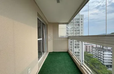 Apartamento com varanda e lazer completo na praia das asturias, guaruja