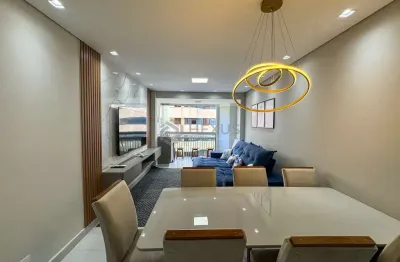Apartamento reformado com varanda gourmet na quadra-mar da praia das pitangueiras, guaruja
