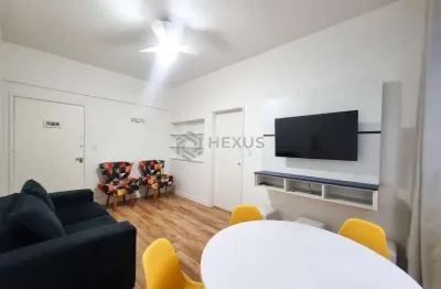 Apartamento reformado e mobiliado a uma quadra da praia das pitangueiras, guaruja