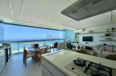 Apartamento reformado com varanda e vista mar na praia das pitangueiras, guaruja