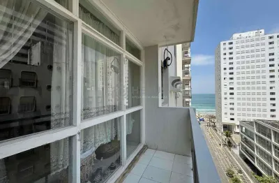Apartamento com varanda e vista mar na quadra mar da praia das pitangueiras, guaruja