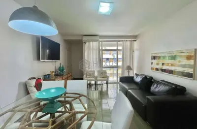Apartamento com varanda e vista livre a uma quadra da praia das pitangueiras, guaruja | hexus