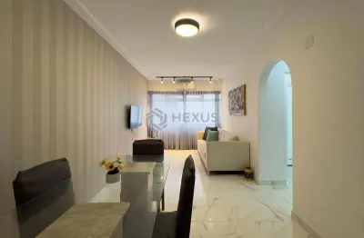 Apartamento reformado e mobiliado a duas quadras da praia das pitangueiras, guaruja