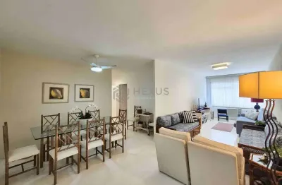 Apartamento reformado na quadra mar da praia das pitangueiras, guaruja
