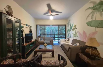 Apartamento com varanda e lazer na praia das pitangueiras, guaruja