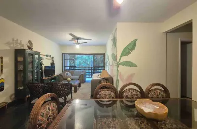 Apartamento com varanda e lazer na praia das pitangueiras, guaruja