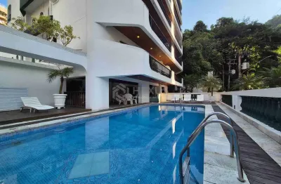 Apartamento com varanda e lazer na praia das pitangueiras, guaruja