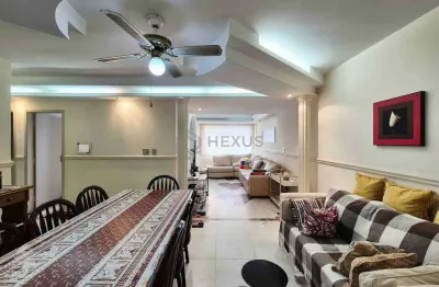 Apartamento reformado na quadra mar da praia das pitangueiras, guaruja