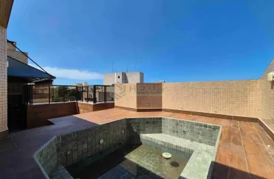 Cobertura com piscina e churrasqueira na varanda na praia das pitangueiras, guaruja