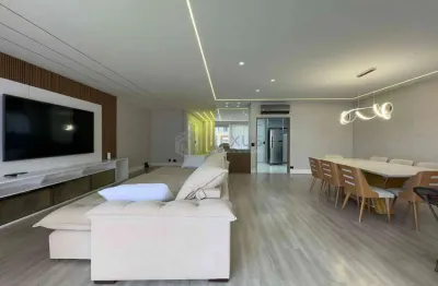 Apartamento reformado e mobiliado com varanda e lazer na praia das pitangueiras, guaruja