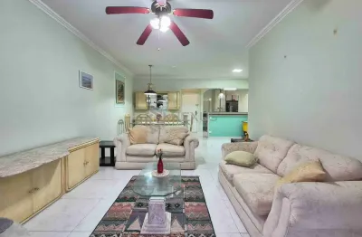 Apartamento com varanda e lazer completo na praia das pitangueiras, guaruja