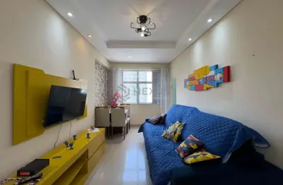 Apartamento reformado na quadra mar da praia das pitangueiras, guaruja