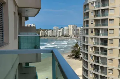 Apartamento com varanda e vista mar na quadra mar da praia das pitangueiras, guaruja