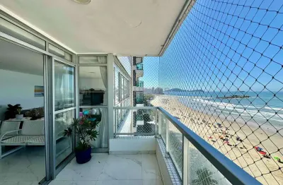Apartamento frente mar reformado com varanda vista mar e lazer na Praia das Pitangueiras, Guaruja
