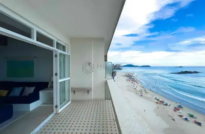 Apartamento frente mar reformado com varanda e vista mar na praia das pitangueiras, guaruja