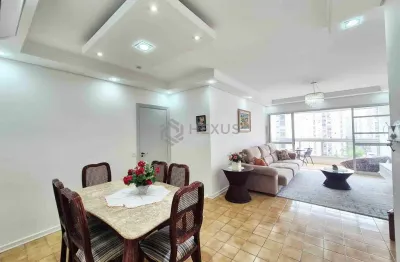 Apartamento reformado com varanda e lazer na quadra mar da praia das pitangueiras, guaruja