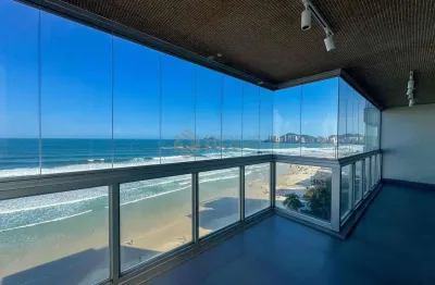 Apartamento frente mar com varanda e vista mar na praia das pitangueiras, guaruja
