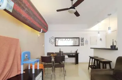 Apartamento reformado na beira mar da praia do tombo, guaruja
