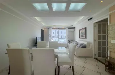 Apartamento com varanda, reformado, a duas quadras da praia das pitangueiras, guaruja