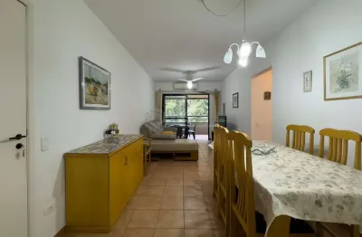 Apartamento com varanda e lazer na quadra mar da praia das pitangueiras, guaruja - hexus