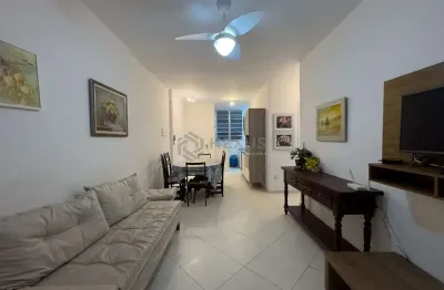 Apartamento reformado na quadra-mar da praia das pitangueiras, guaruja