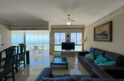 Apartamento frente mar, reformado com varanda e vista mar na praia das pitangueiras, guaruja