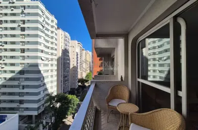Apartamento com varanda na praia das pitangueiras, guaruja
