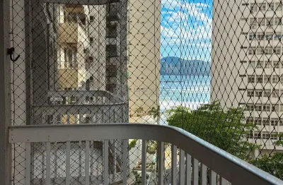 Apartamento beira mar com varanda e vista mar na praia das pitangueiras, guaruja