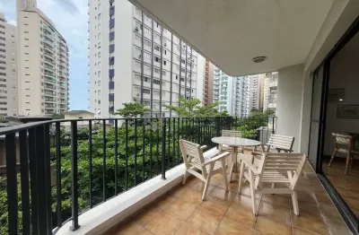 Apartamento com varanda, lazer e vista mar a uma quadra da praia das pitangueiras, guaruja