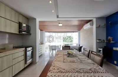 Apartamento reformado com varanda e lazer na quadra-mar da praia das pitangueiras, guaruja