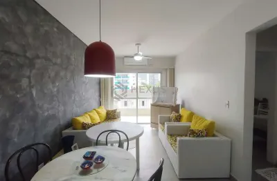 Apartamento reformado com varanda e vista livre na praia do tombo, guaruja