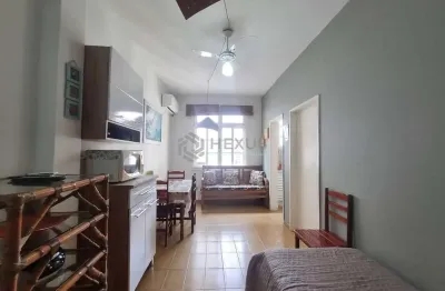 Apartamento reformado e mobiliado a uma quadra da praia das pitangueiras, guaruja