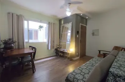 Apartamento reformado e mobiliado na quadra mar da praia da enseada, guaruja