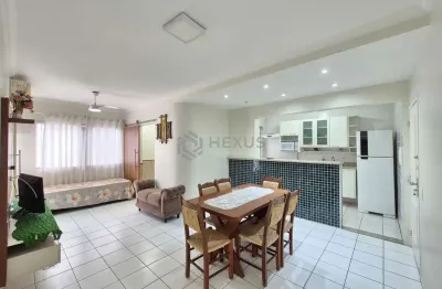 Apartamento com varanda e lazer a uma quadra da Praia das Pitangueiras, Guaruja