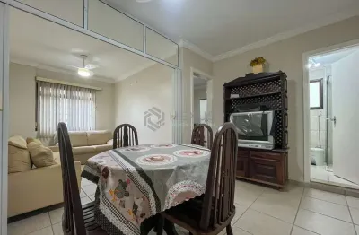 Apartamento reformado a uma quadra da praia das pitangueiras, guaruja